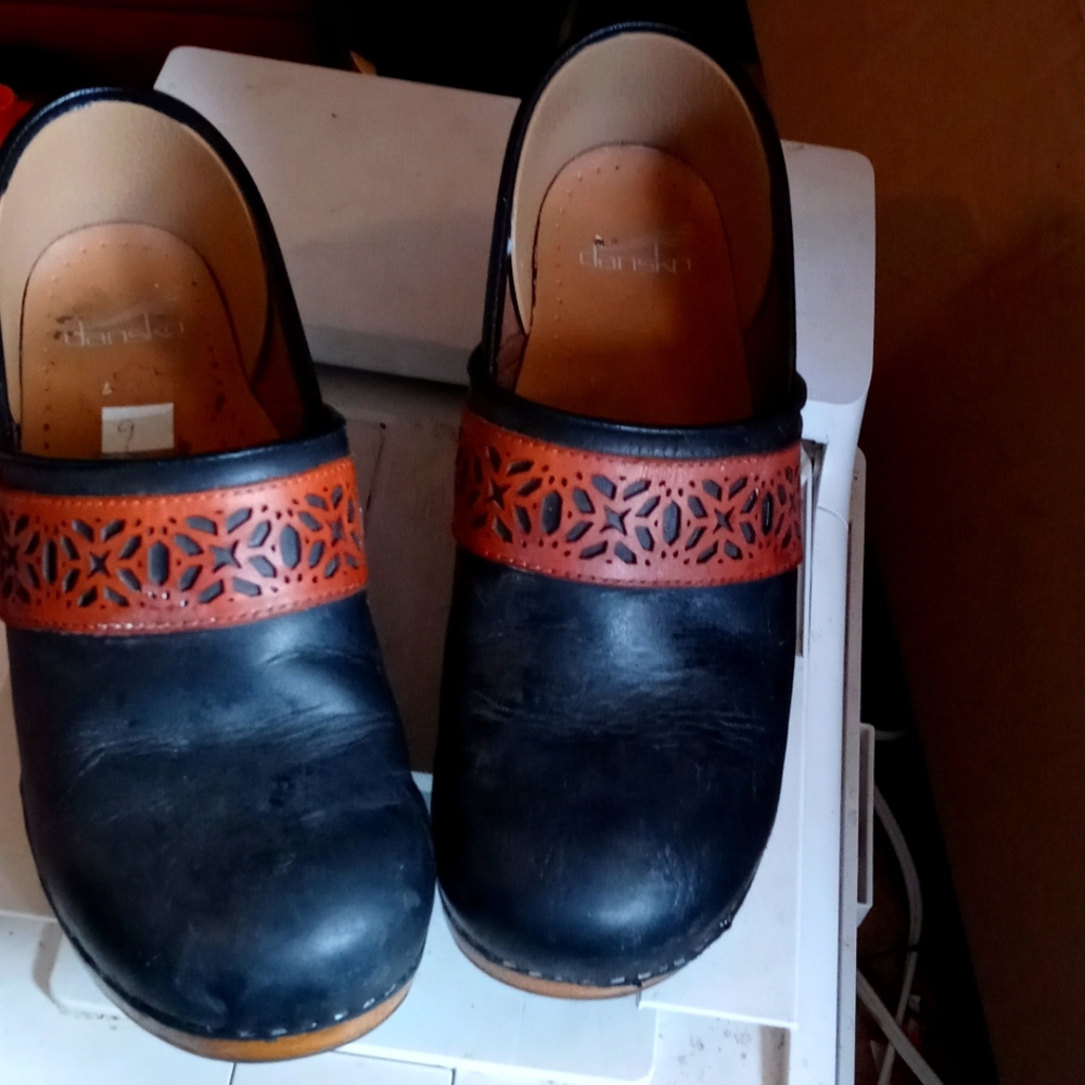 Dansko cab leather clogs size 40 they are two tone leather limited edition